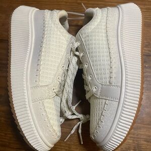 Azbzcz Cream Platform Lace-Up Sneakers, Women’s 10 NWOT casual comfy